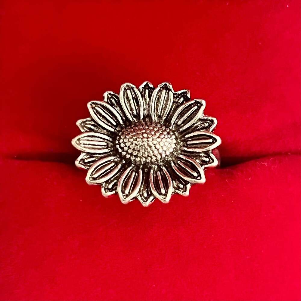 Vintage Sunflower Titanium Steel Silver Ring Size 6